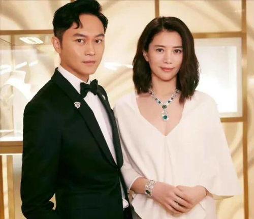 娱乐圈爆料配图文案,明星恋情曝光，幕后真相令人震惊！  第2张